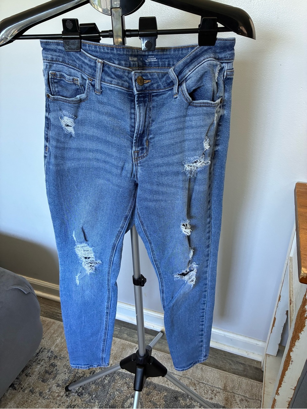 Old Navy Women's Ripped Skinny Jeans in Medium Blue
